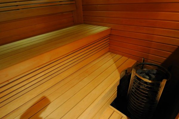 Kylpyhuoneremontin sauna remontin jälkeen.